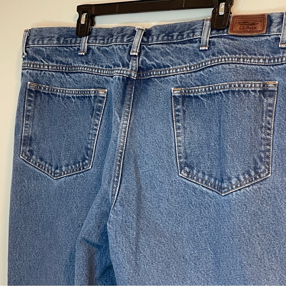L.L. Bean Vintage Natural Fit Blue Jeans - Picture 4 of 6